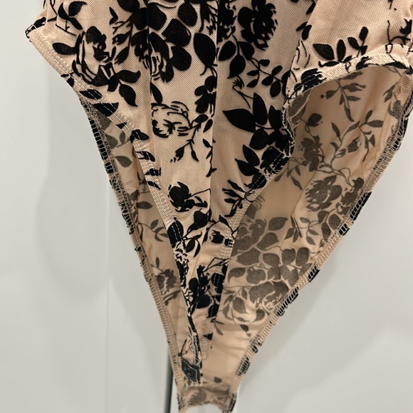 See through / black bodysuit - Picture 4 of 4